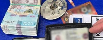 На Одещині правоохоронця викрили на хабарі